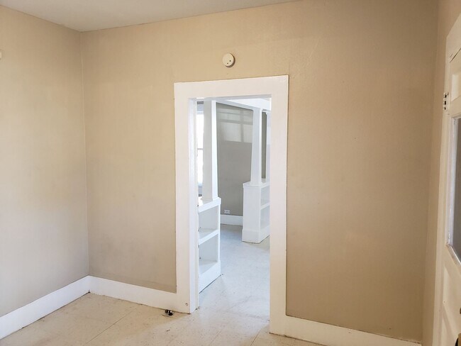 Building Photo - 1320 Monterey St