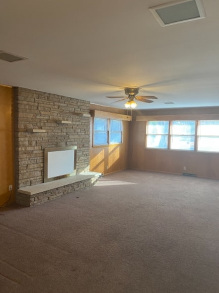 Building Photo - 3241 W 15th St N