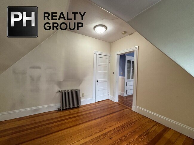 Building Photo - Park Road, Belmont, MA 02478 - 2 BR 1 BA triplex