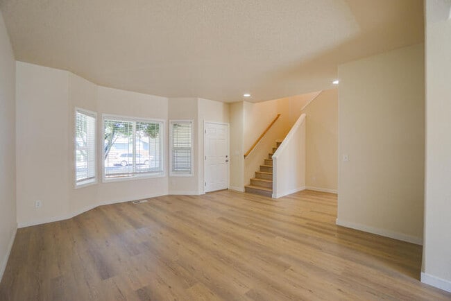 Building Photo - 5201 NE 128th Ave