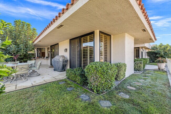 Building Photo - 10 Whittier Ct