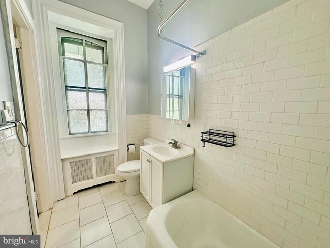 Building Photo - 146 Sumac St