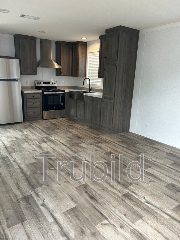 Building Photo - 96 Somerset Dr