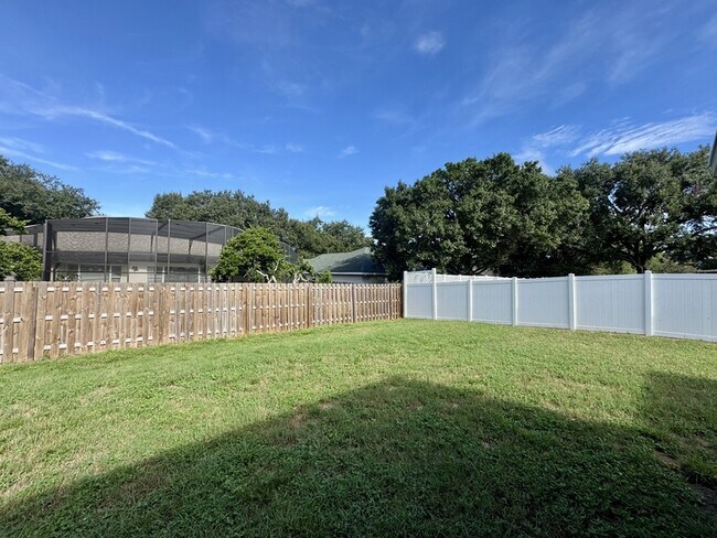 Building Photo - 964 Vanderbilt Dr