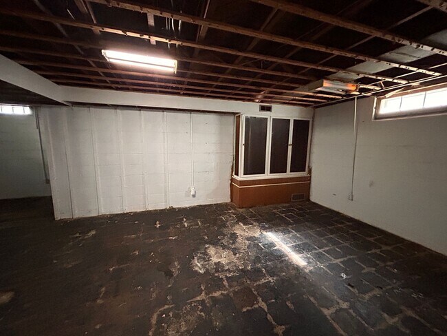 Building Photo - 3 bedroom, 1 bath in Rock island