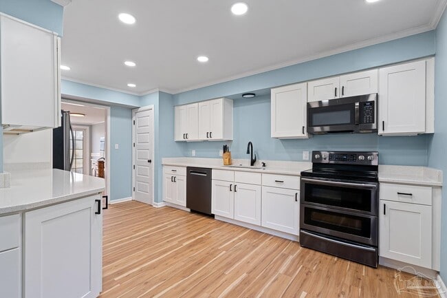 Building Photo - 4844 Huron Dr