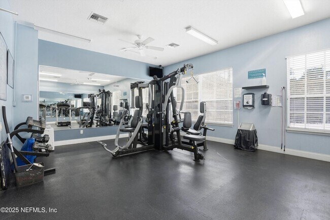 Building Photo - 10550 Baymeadows Rd