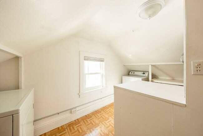 Building Photo - Jager Saratoga