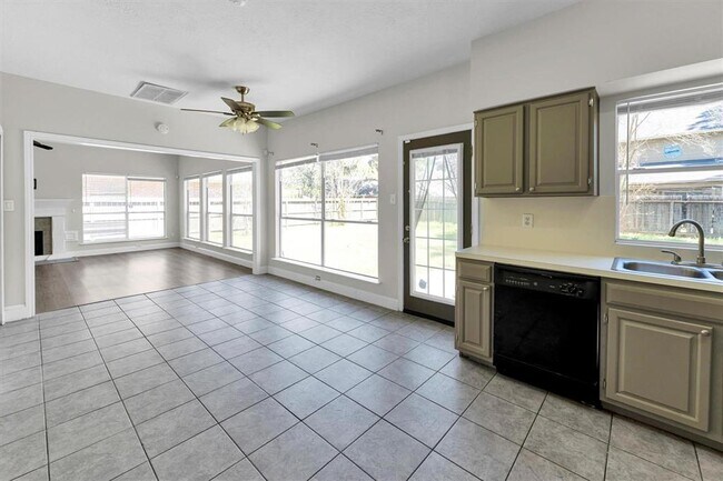 Building Photo - 15614 Lago Villa Dr