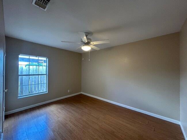 Building Photo - 8623 Oakridge Loop