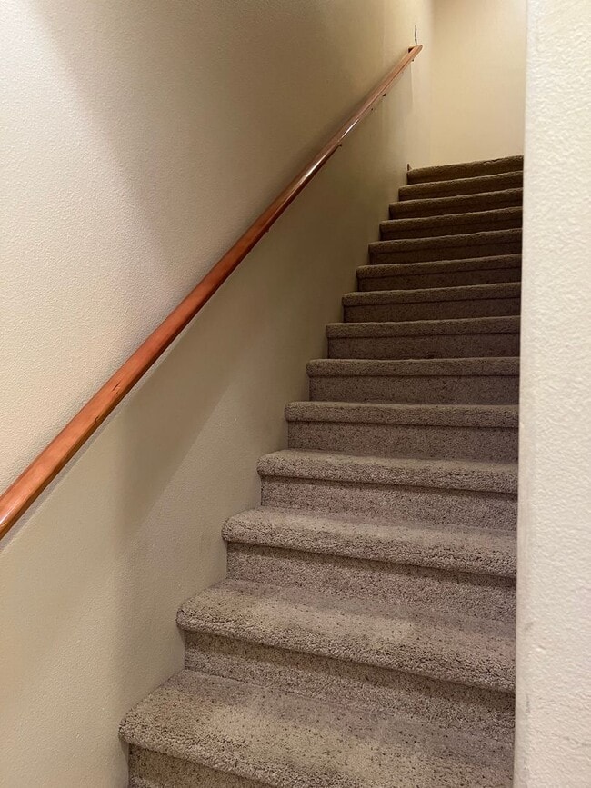 Building Photo - 417 SW Pemberly Loop