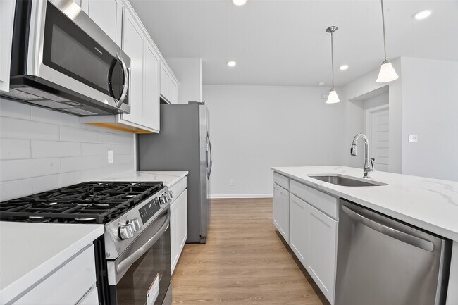 Building Photo - 2615 Ryon Falls Dr