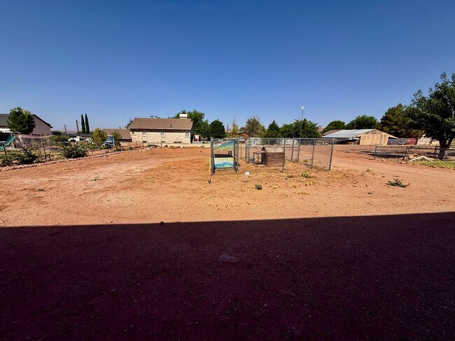 Building Photo - 2-BR Basement Apartment In Washington Includes utilities and all appliances
