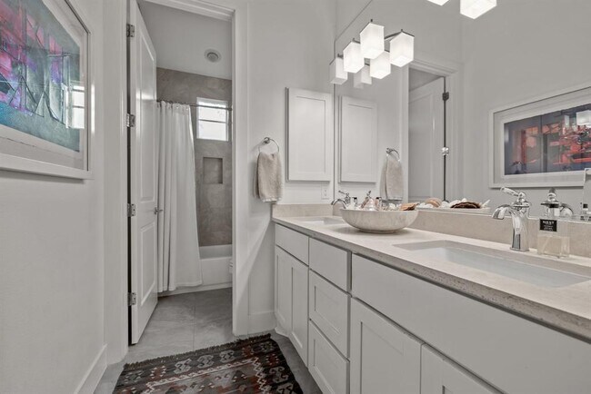 Building Photo - 4720 Rockcliff Rd