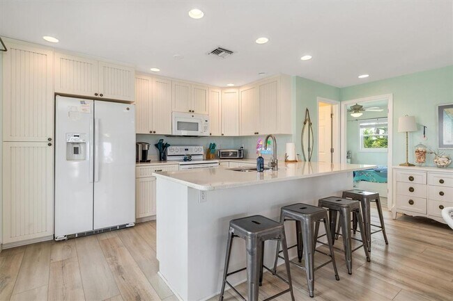 Building Photo - 9750 LITTLE GASPARILLA Is