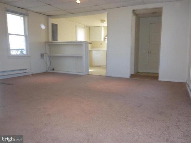 Building Photo - 562 N Broadway