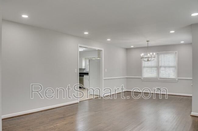 Building Photo - 143 Avondale Dr