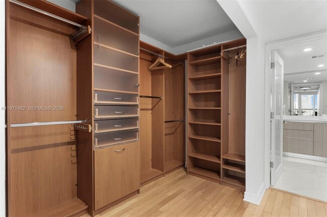 Building Photo - 1717 N Bayshore Dr