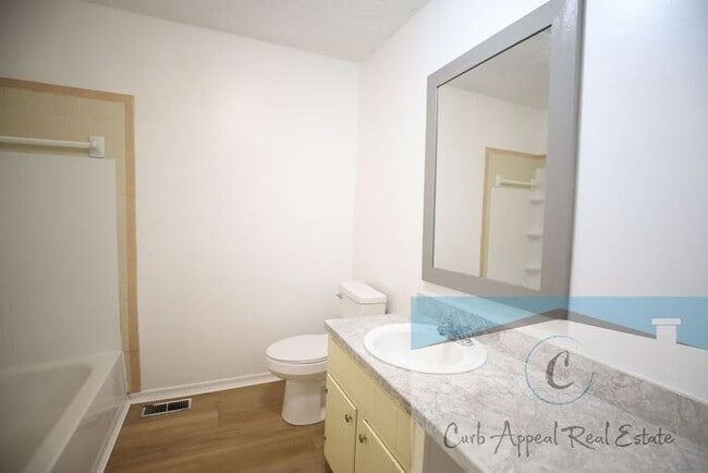 Building Photo - 2 bed, 1.5 bath apartment - HUD accepted!!