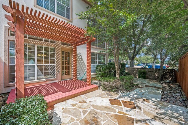 Building Photo - Sophisticated Addison Townhome with Vaulted Ceilings, Study & Two Primary Suites!