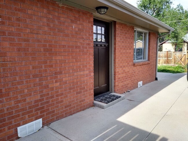 Building Photo - Osceola Duplex