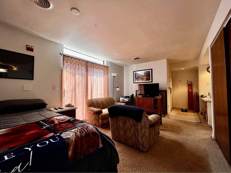 Building Photo - 535 D'onofrio Dr