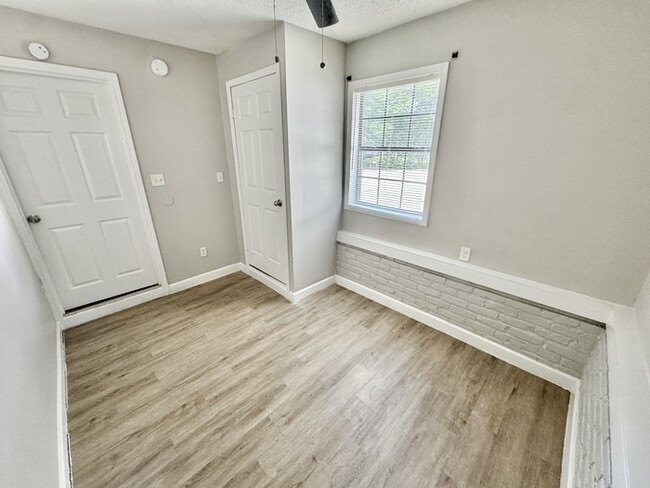 Building Photo - 1407 Ferguson Rd