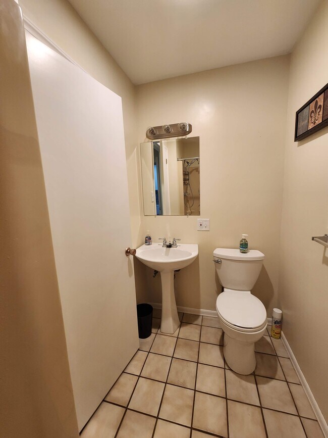 First Floor Bath 2 - 1037 Duffield St