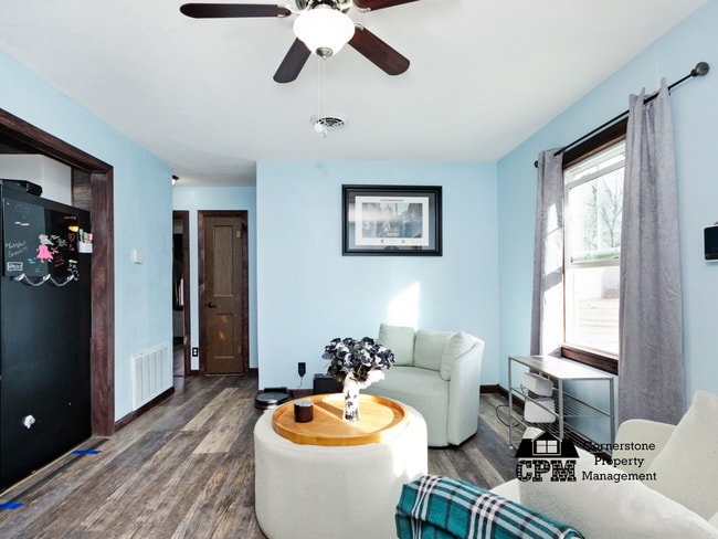 Building Photo - Cozy cul-de-sac home