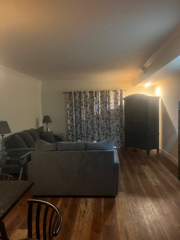 Building Photo - 413 Swallow Dr