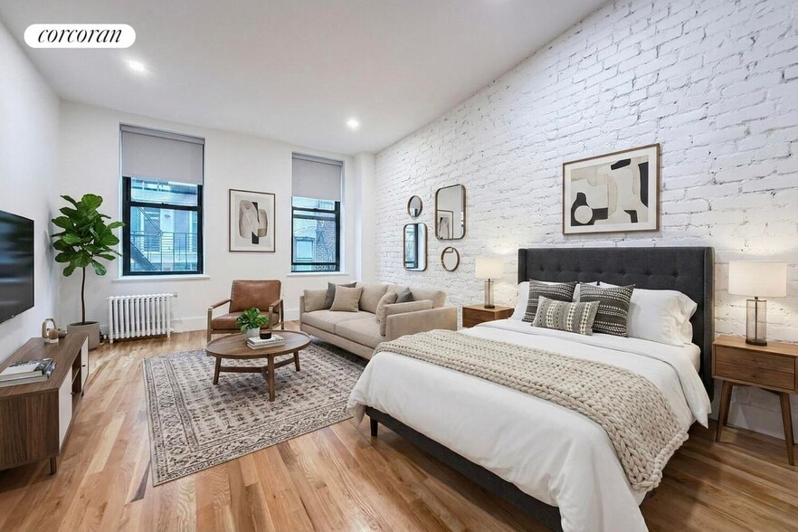 Primary Photo - 344 W 17th St