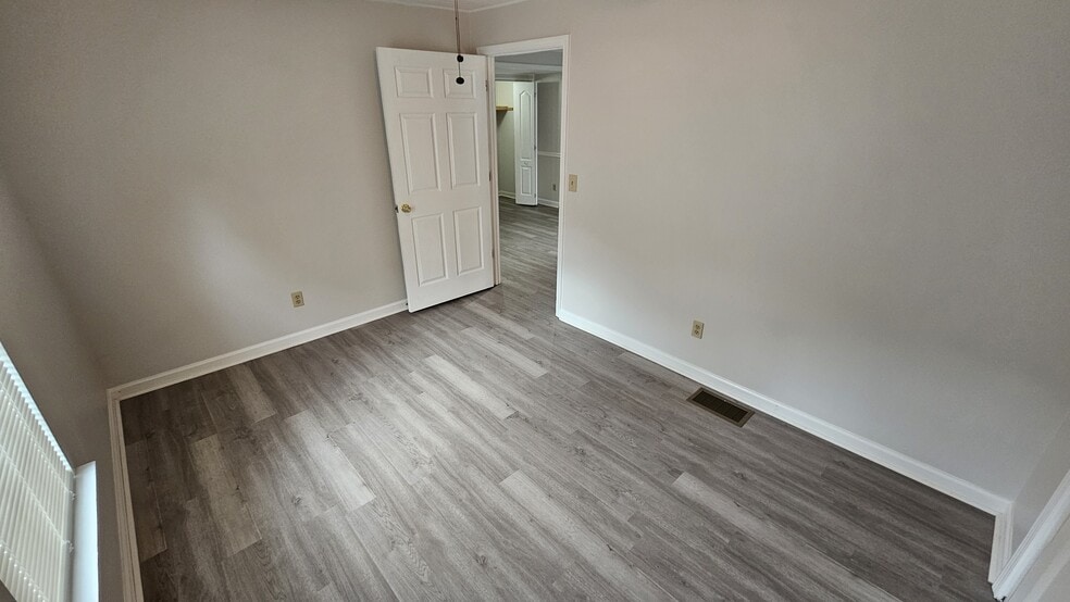 Building Photo - 212 Thurston Dr NW