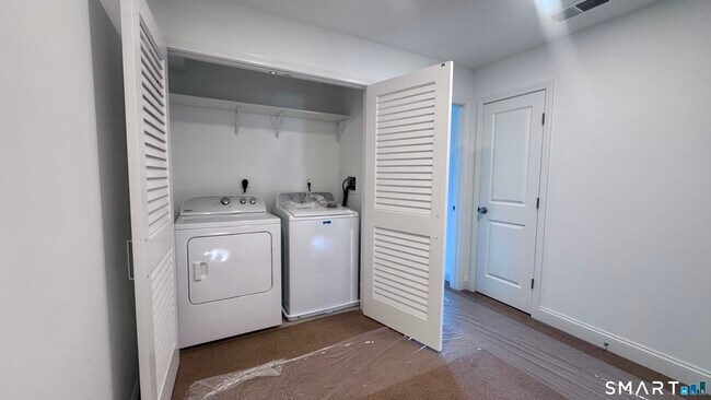 Building Photo - 44 Mettler St