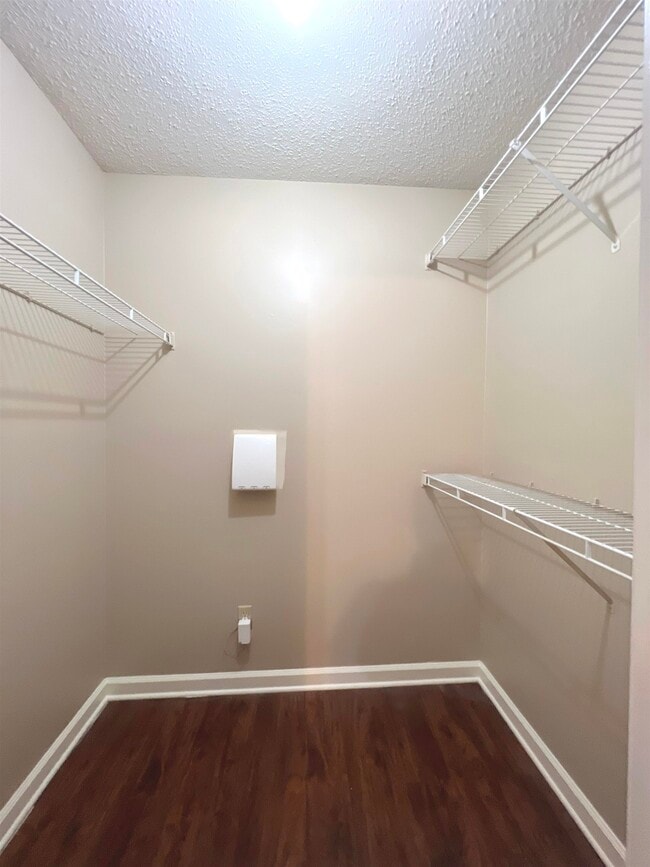 Building Photo - 9347 Garden Woods Dr