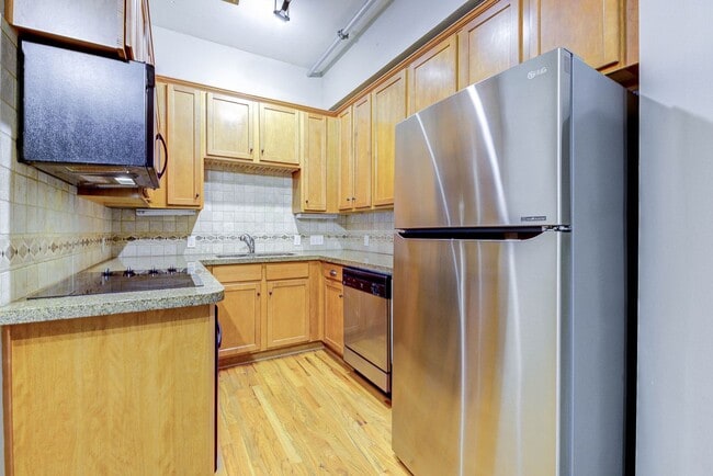 Building Photo - Exceptional 1 bed/1bath loft-style unit in...