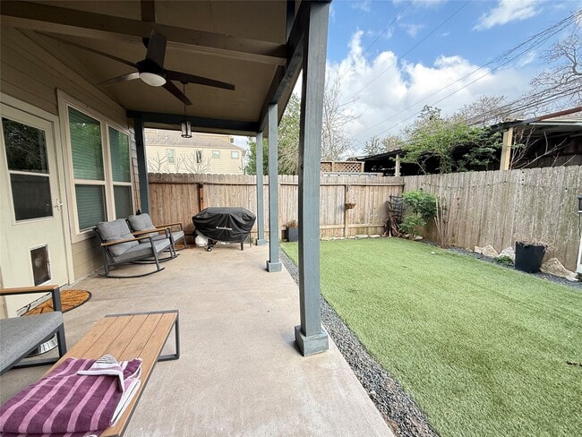 Building Photo - 10947 Cannes Memorial Dr