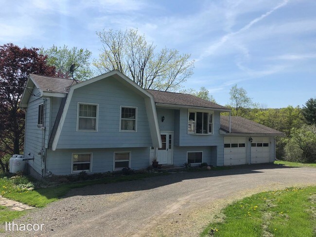 Primary Photo - 562 Midline Rd