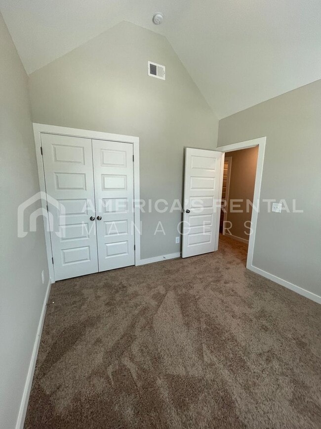 Building Photo - 321 Shiloh Creek Dr