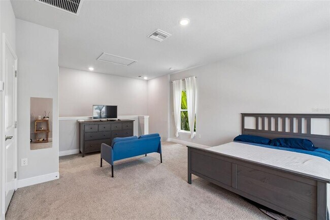 Building Photo - 213 S Albany Ave