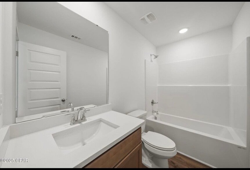 Building Photo - 5876 Tyndall Pl