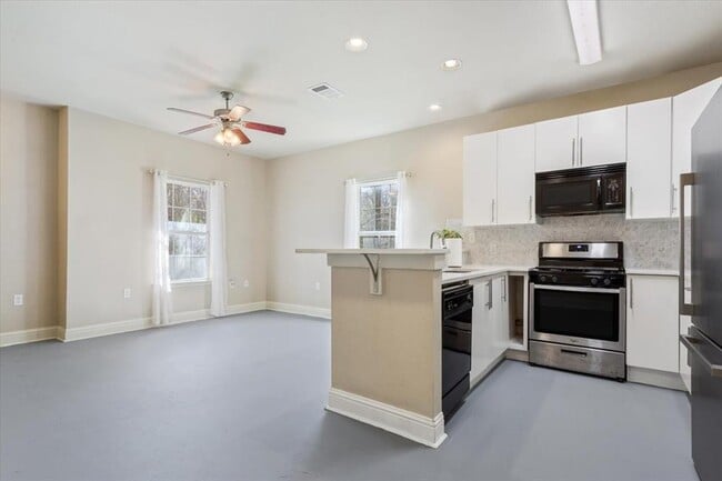 Building Photo - 1210 E M. Franklin Ave