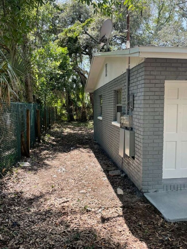 Building Photo - 1/1 Available Now Tampa