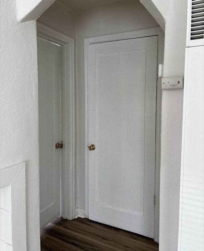 Building Photo - 2Bd/1Ba Single Story House - Available to View!