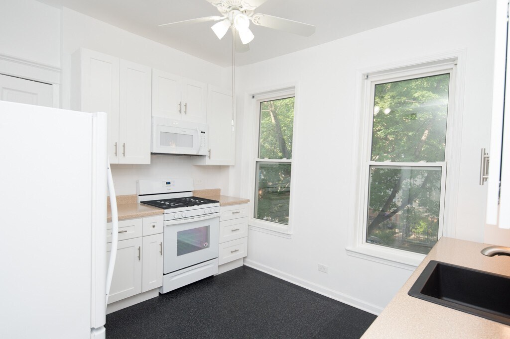 Building Photo - 3616 W Wrightwood Ave