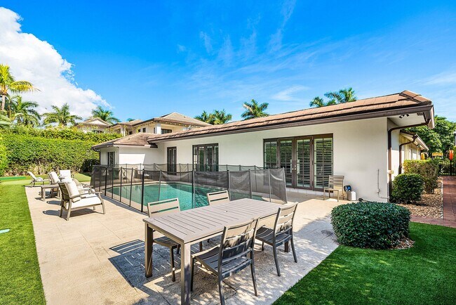 Building Photo - 2121 Areca Palm Rd