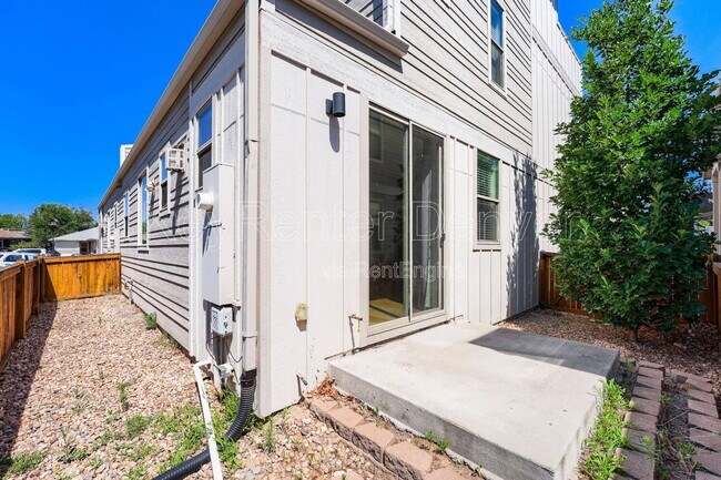 Building Photo - 758 S Leyden St