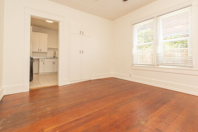 Building Photo - Charming 1-Bed/1-Bath Unit One Block from the Heart of Barrio Logan! $1000 DEPOSIT!