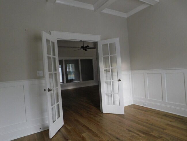 Building Photo - Grove Point Beauty