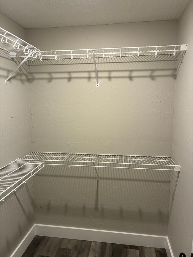 Building Photo - Beautiful 3 bedroom, 2 bath, 2 car garage duplex in Ozark! Spacious, granite with open / split be...