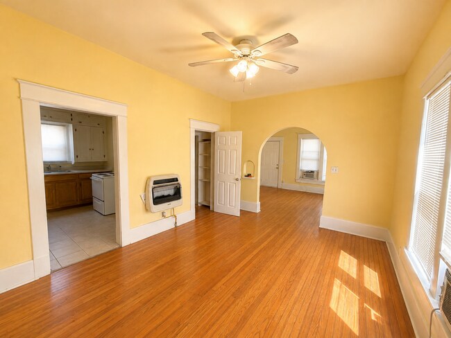 Building Photo - Two-Bedroom Duplex in Shawnee